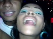 Diviertiendose con un par de putitas en una discoteca