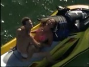 Los pillan cogiendo en medio del mar, jajaja