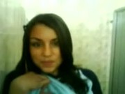Chava buenisima de secundaria mostrando las tetas - MorritasTube.com