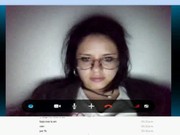 Se masturba mientras la veo por una videollamada skype