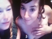 Sabroso par de lesbianas dedeandose y besandose
