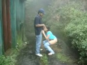 Cogida con amor cerca de una cascada