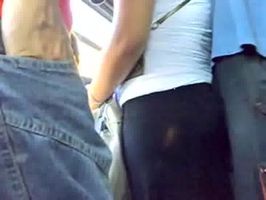 Arrescoston de verga en bus (No porno, pero buen video)