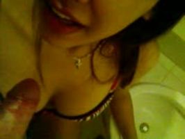 Ensartandose a su linda novia en el baño