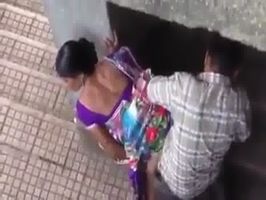 Los pillan cogiendo en la calle