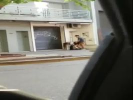 Pareja al limite cogiendo en la calle y de dia