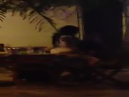 Calentones los pillan teniendo sexo en parque publico