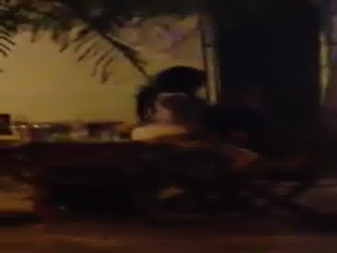 Calentones los pillan teniendo sexo en parque publico