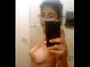 Amiga me muestra las tetas por whatsapp
