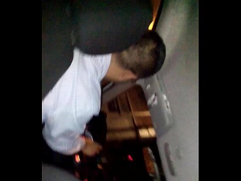 No le importo sacarme la verga y chuparla en el taxi #LadyTaxi