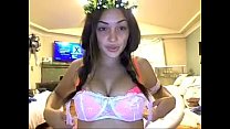 Hermosa morra caliente en lenceria muestra sus chichotas por cam