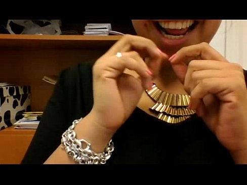 Chateando con una secretaria logre que me mostrara todo
