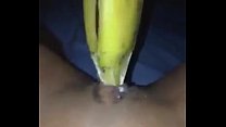 Novia gritona gime cuando se masturba con banana verde Novia gritona gime cuando se masturba con banana verde
