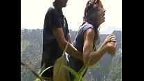 Dandole gusto a una culona en la montaña Dandole gusto a una culona en la montaña