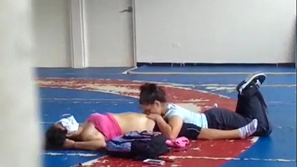 Espiando a lesbianas muy calientes