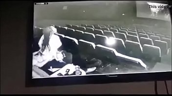 Sexo en el cine y pillados por la camara de seguridad