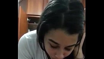 Joven putita chupando verga y cogiendo como una viciosa