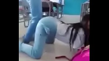 Chibolitas de Peru desfilando y mostrando las tetas en el colegio