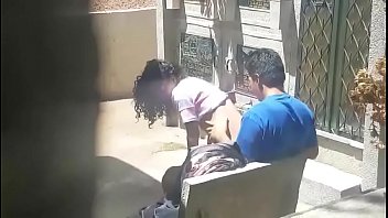Pareja de Guatemala cogiendo en un cementerio por morbo