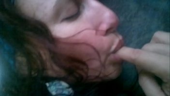 Maestra de Nicaragua grita de placer al ser cogida en el auto