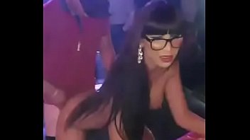 Mia Marin y Giselle Montes se cojen a dos tipos del publico en show