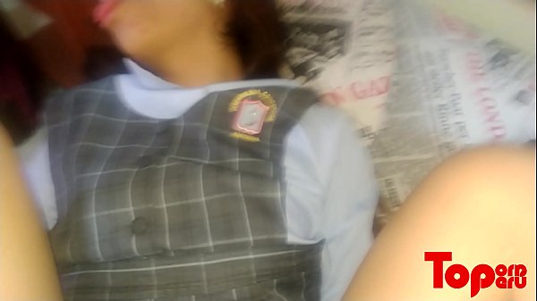 Colegiala peruana llega borrachita y le dan su rica cogida