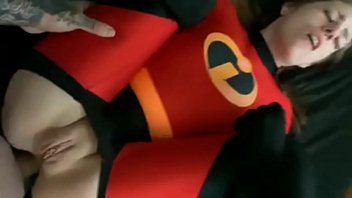 Anal a una chica con cosplay de violeta (los increibles)