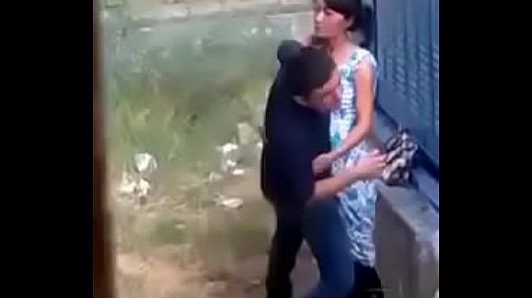Parejita cogiendo en la calle, no saben que los graban!