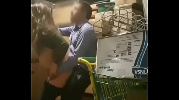 Empleada putita cogiendo a escondidas en el almacen