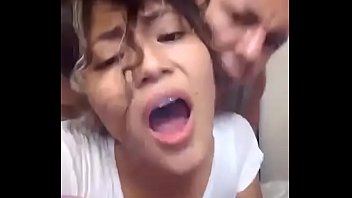 Morena graba mientras la cojen por el chiquito Morena graba mientras la cojen por el chiquito