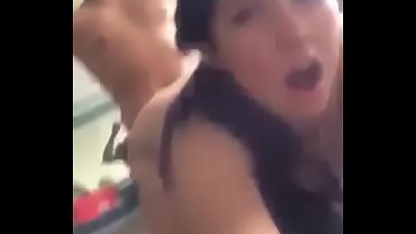 Morra graba con el movil mientras se goza la cogida