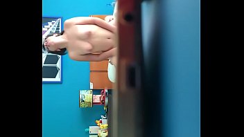 Con camara escondida grabe a mi morrita caliente cogiendo