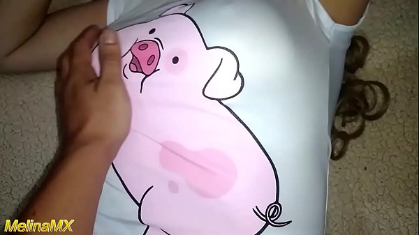 Cogida a mi prima con su pijama de cerdito antes de dormir