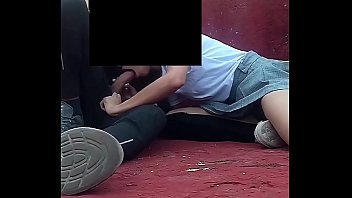 Cogen en la escuela (pt 1), morra mamando antes de follar