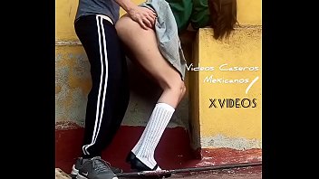 Chavita mexicana tiene sexo rapido atras de la escuela