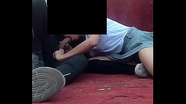 Cogen en la escuela (pt 1), morra mamando antes de follar