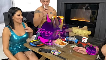 Teresa y su esposo se follan a una amiga luego de una reunion