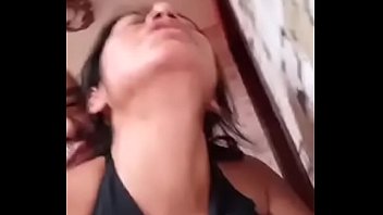 Zorrita muy excitada por tener la verga de su vecino hasta el fondo