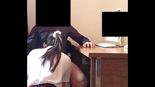 Colegiala mexicana chupando la verga del profesor cogida rapida