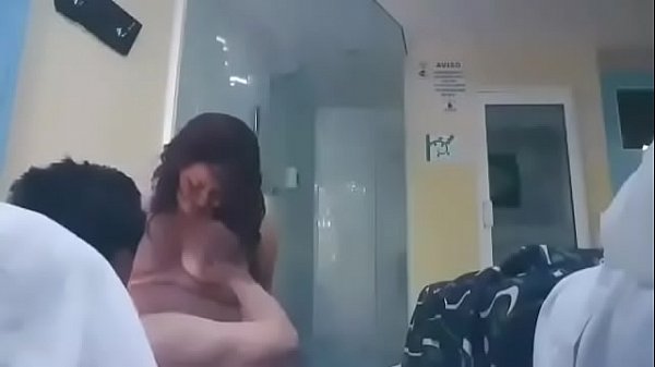 Madurita engaña a su esposo con el patrón solo por interés