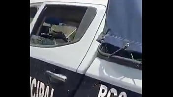 Policias pillados cogiendo en la patrulla, lo disfruta la chichona