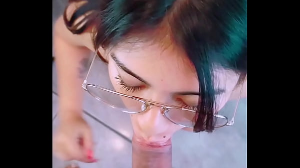 Su Ex novia nalgona le pide sexo cuando anda urgida