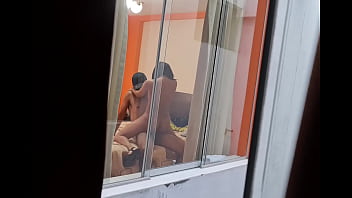 Espiando a la vecina, siempre se coge al mismo repartidor