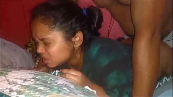 Morenita de culo estrecho, no disfruta el sexo anal