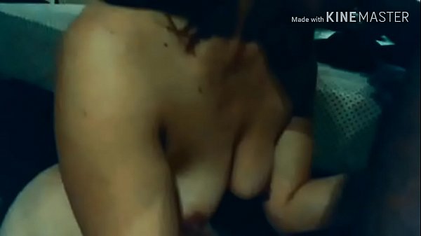 Me comparte a su esposa y nos chupa la verga a ojos vendados