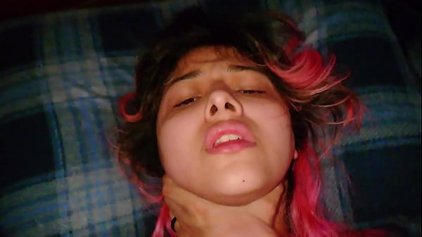 Despierta a su morra metiendole la verga, la hace gemir
