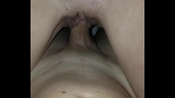 Con mi verga ensartada hasta el fondo tiene un rico orgasmo