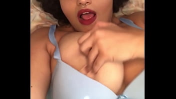 Me coges duro y al cabalgar tu verga mis chichotas rebotan (POV)