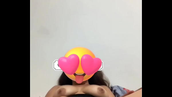 Me acuesto desnuda para consentirme yo solita a puro dedo
