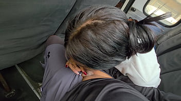 Me chupa la verga en el autobus y nos vamos a coger al motel
